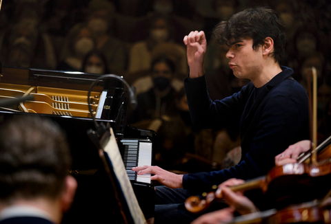 Photo illustrating a concert - event Czech Philharmonic Tom Borrow
