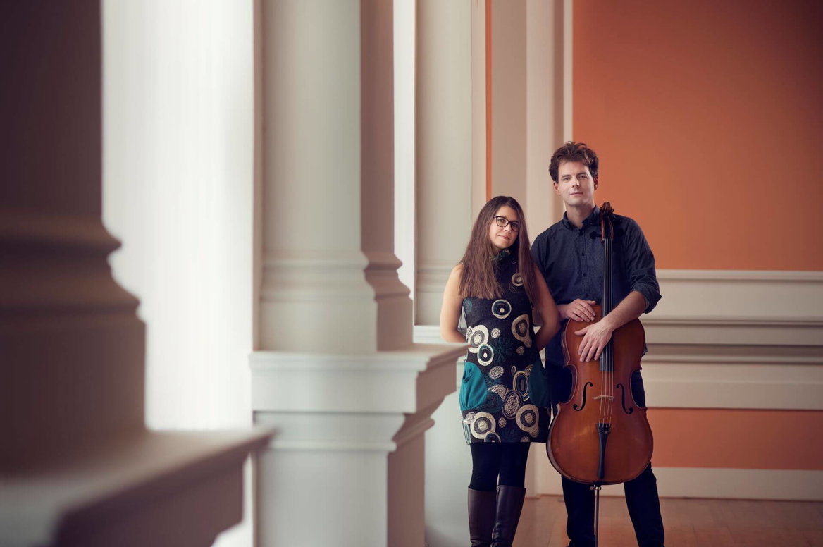  Klasika o čtvrté Štěpán Filípek and Sára Medková play Bach