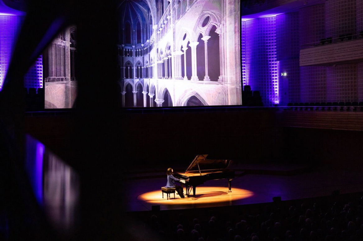  Prague Symphony Orchestra Alice Sara Ott - piano recital