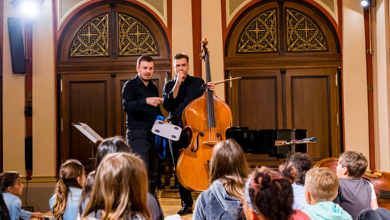 Photo illustrating the event A Morning with Philharmonic Musicians • Music behind Bars!