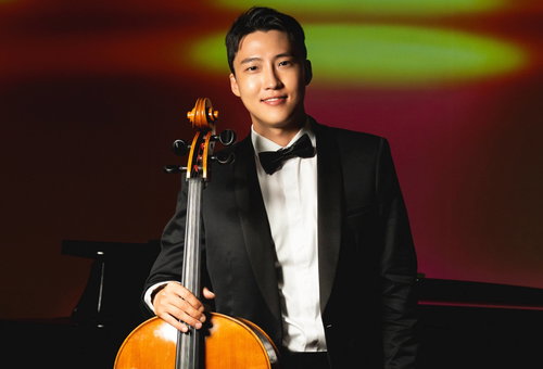 Photo illustrating a concert - event CELLIST BOSEONG CHO'S CHRISTMAS CONCERT THOUSAND CANDLES