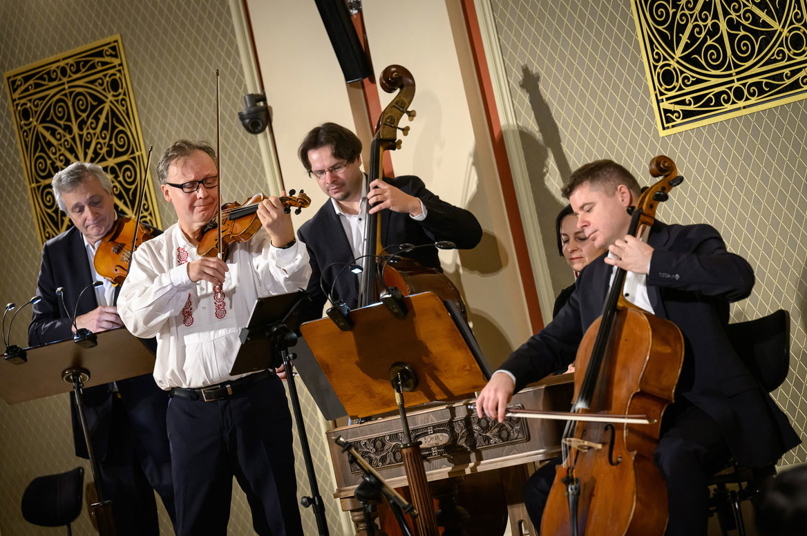  Cimbálová muzika České filhamonie ČESKÉ VÁNOCE