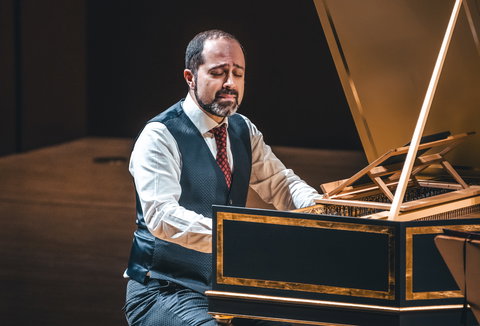 Photo illustrating a concert - event Czech Chamber Music Society • Mahan Esfahani