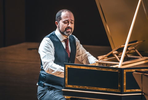 Photo illustrating a concert - event Czech Chamber Music Society Mahan Esfahani
