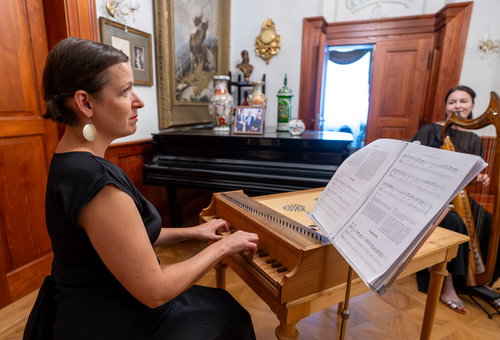 Photo illustrating a concert - event  Echoes of the Middle Ages