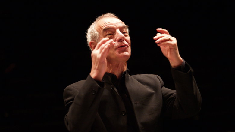 Photo illustrating the event Czech Philharmonic • Nicholas Kraemer