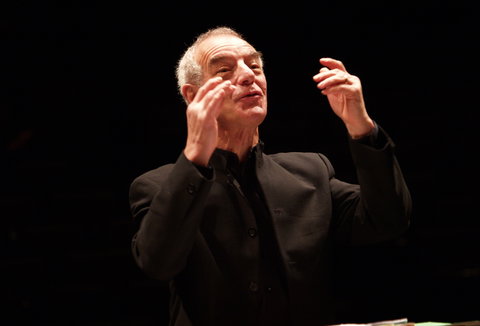 Photo illustrating a concert - event Czech Philharmonic • Nicholas Kraemer