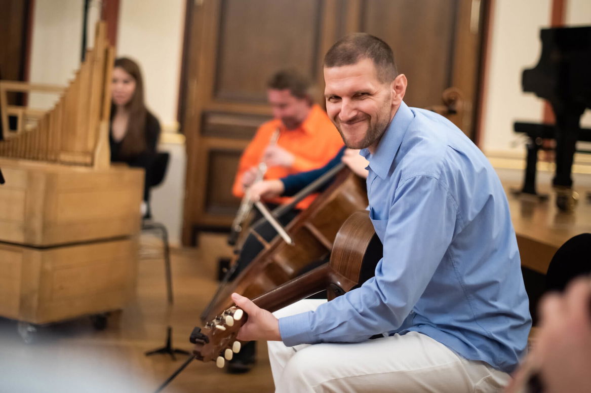  100 Minutes among the Notes