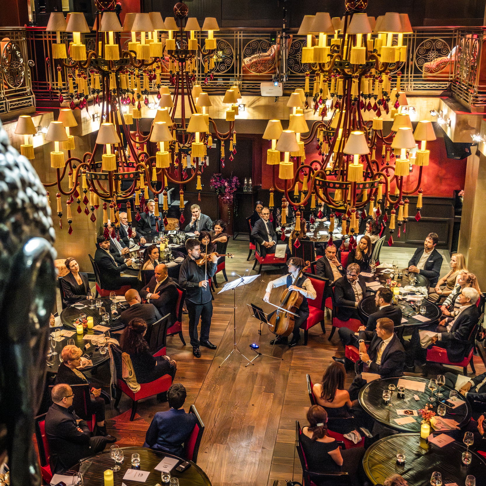 Ilustrační obrázek článku 'Dárcovská večeře na podporu odkazu Jiřího Bělohlávka vynesla 630 000 Kč'