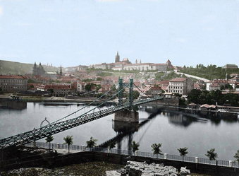 Rudolfova lávka v Praze u Rudolfina na historické fotografii