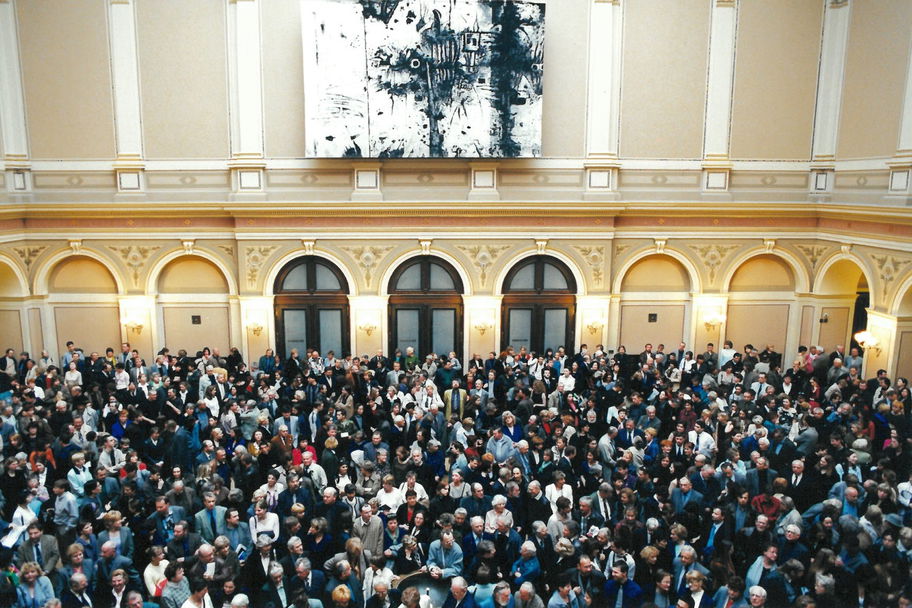 Prezident Václav Havel na vernisáži výstavy Mikuláš Medek. © Archiv Galerie Rudolfinum