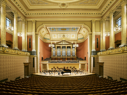 Dvořákova síň, pohled na jeviště