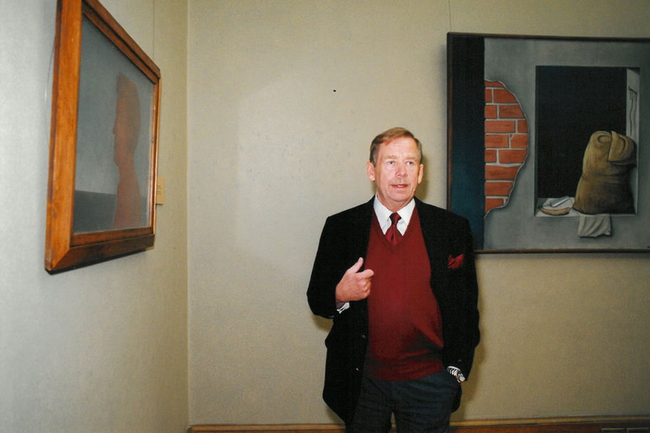 Prezident Václav Havel na vernisáži výstavy Mikuláš Medek. © Archiv Galerie Rudolfinum