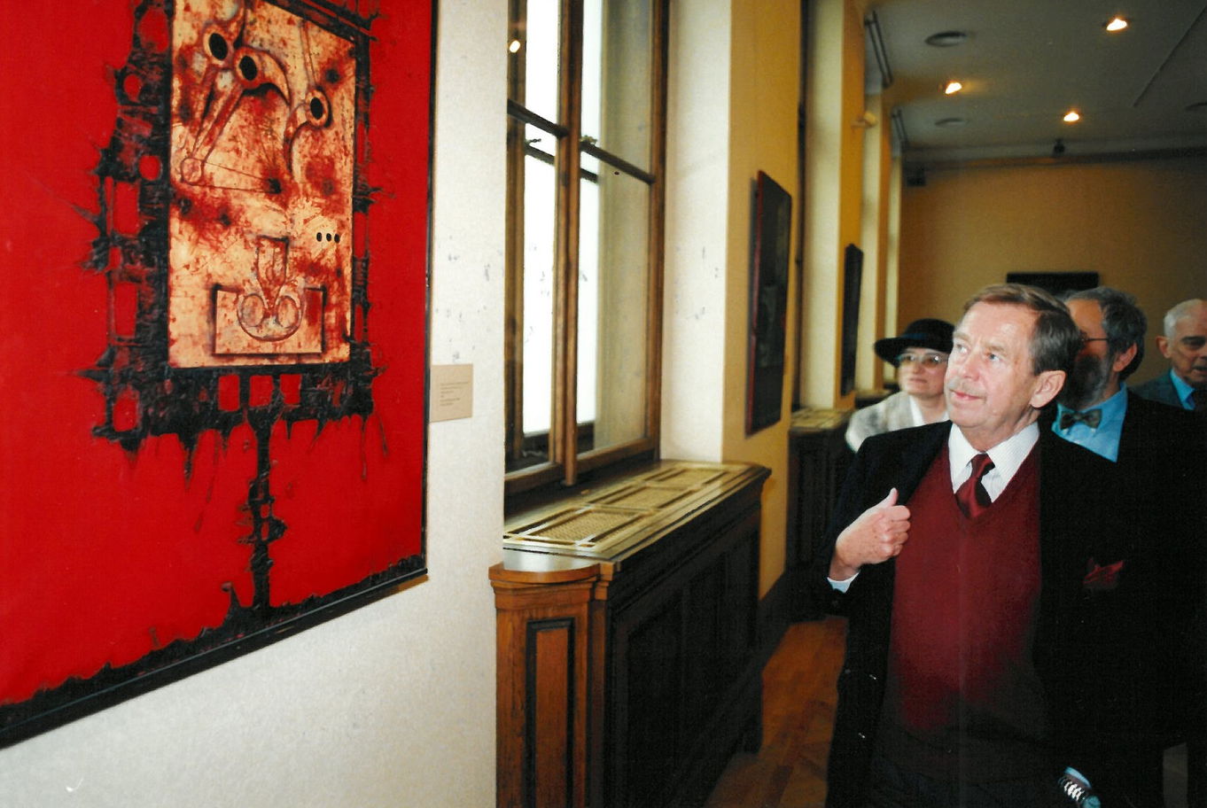 Prezident Václav Havel na vernisáži výstavy Mikuláš Medek. © Archiv Galerie Rudolfinum